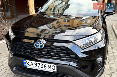 Внедорожник / Кроссовер Toyota RAV4 2020 в Киеве