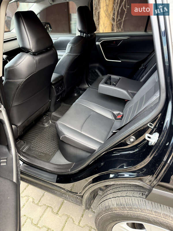 Позашляховик / Кросовер Toyota RAV4 2020 в Києві