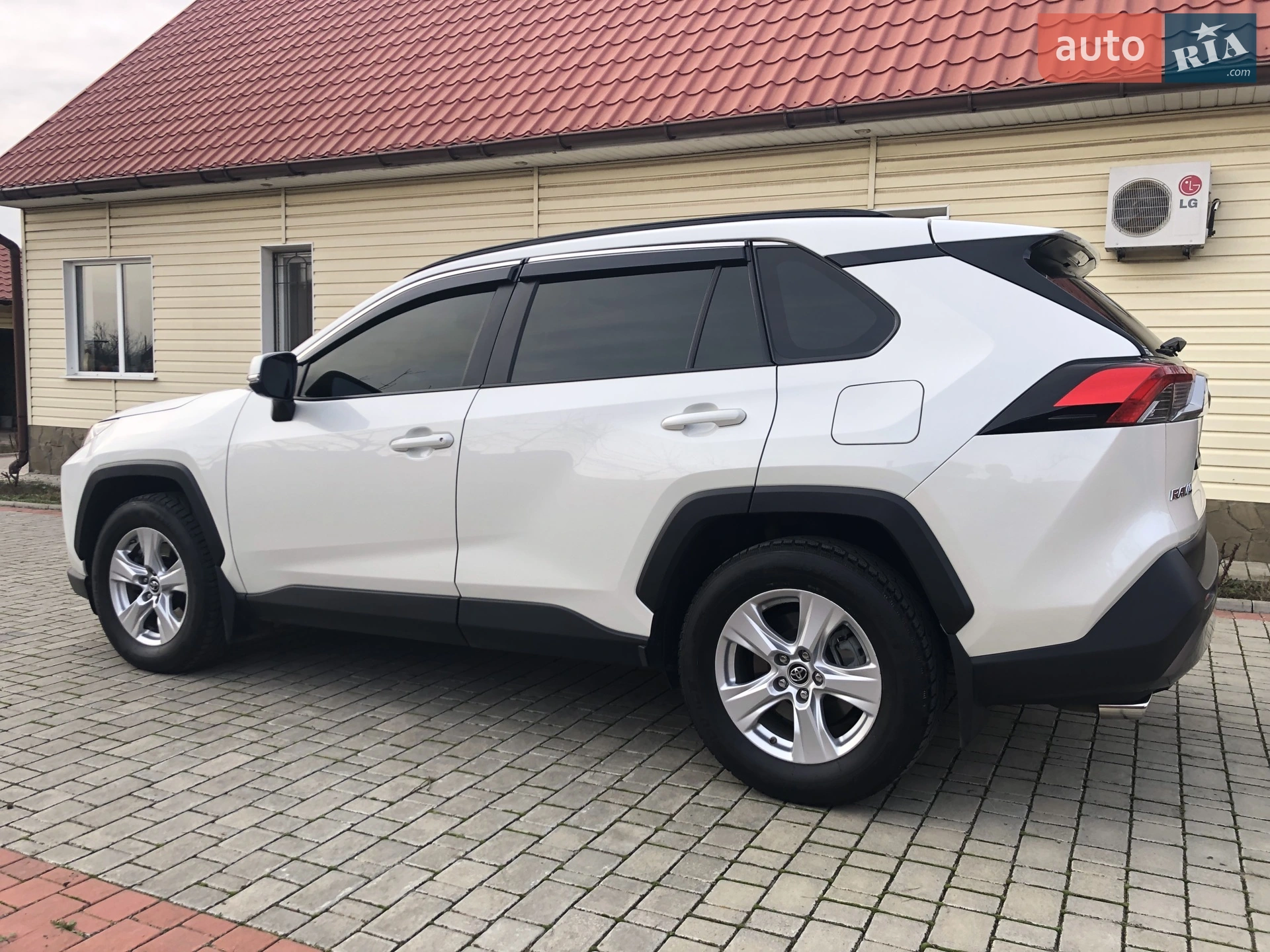 2019 Toyota RAV 4 - мініатюра 11