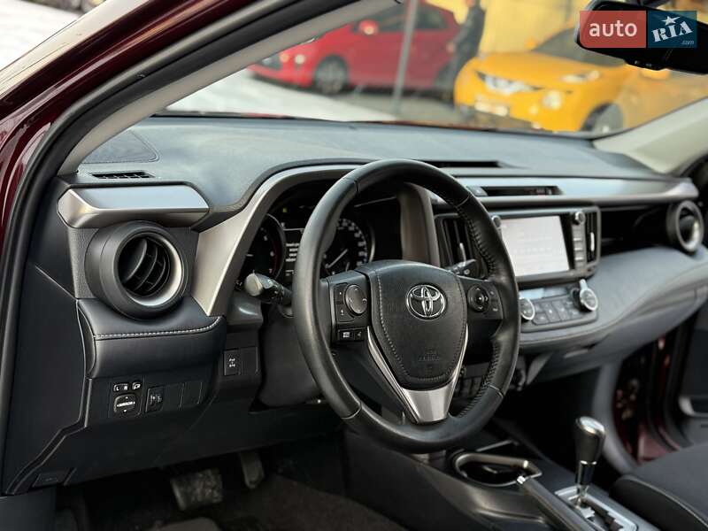 Позашляховик / Кросовер Toyota RAV4 2017 в Вінниці