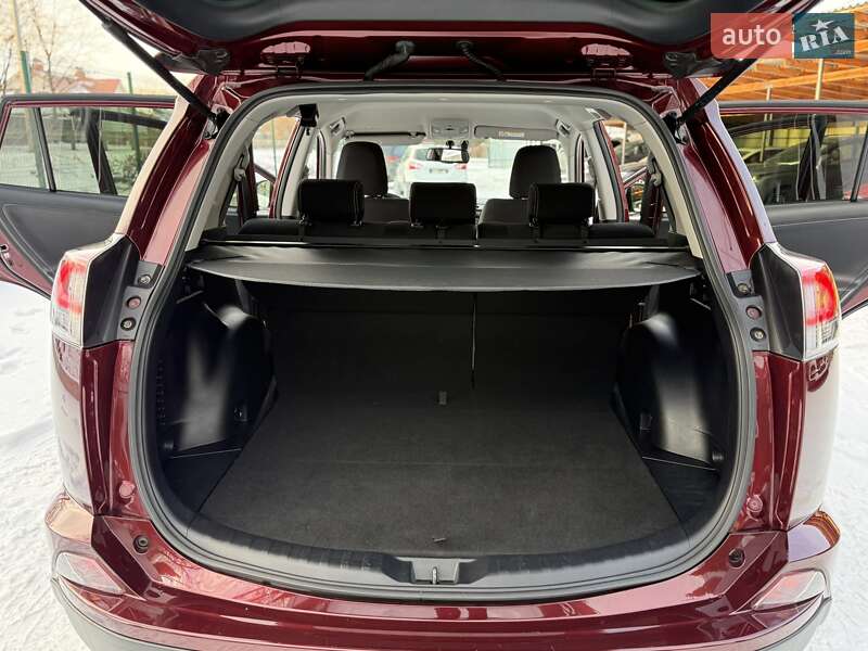 Позашляховик / Кросовер Toyota RAV4 2017 в Вінниці