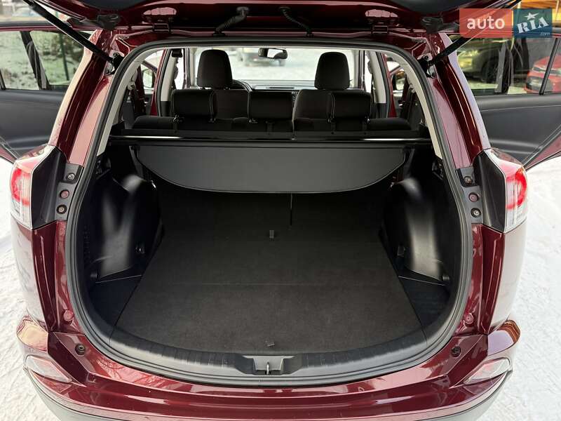 Позашляховик / Кросовер Toyota RAV4 2017 в Вінниці