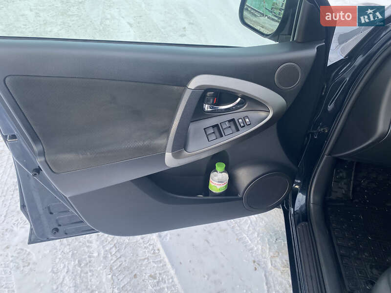Позашляховик / Кросовер Toyota RAV4 2010 в Києві