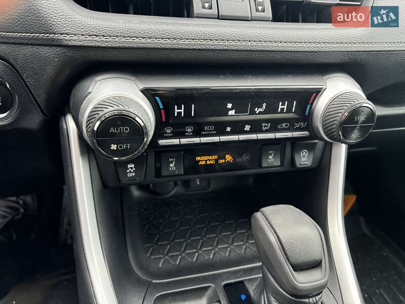 Внедорожник / Кроссовер Toyota RAV4 2021 в Хмельницком