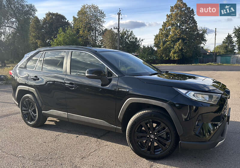 Позашляховик / Кросовер Toyota RAV4 2019 в Чернігові