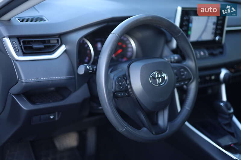 Внедорожник / Кроссовер Toyota RAV4 2019 в Запорожье