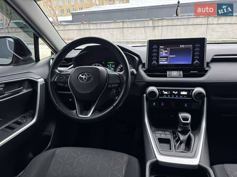 Внедорожник / Кроссовер Toyota RAV4 2019 в Киеве