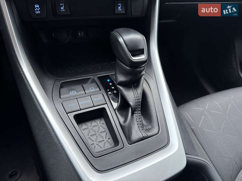 Внедорожник / Кроссовер Toyota RAV4 2019 в Киеве