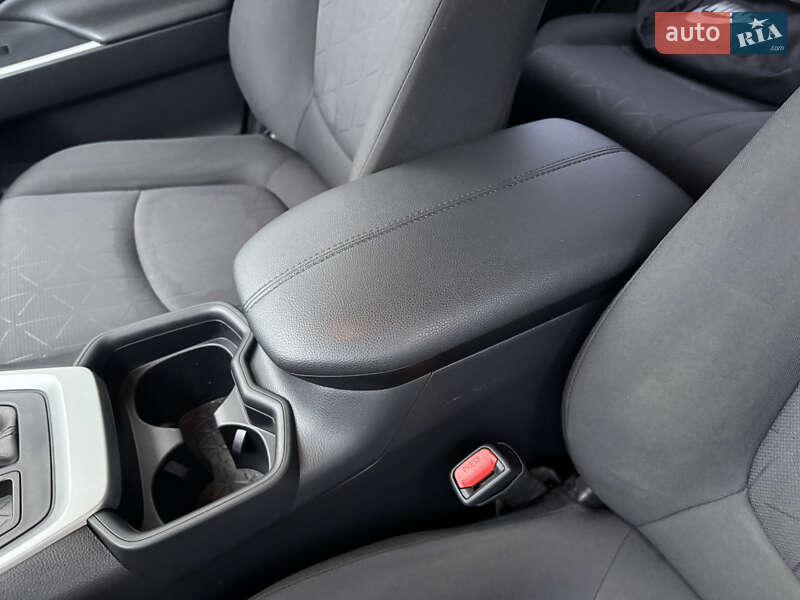 Внедорожник / Кроссовер Toyota RAV4 2019 в Киеве