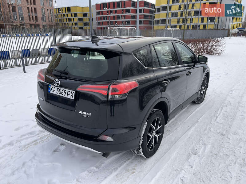 Позашляховик / Кросовер Toyota RAV4 2016 в Києві
