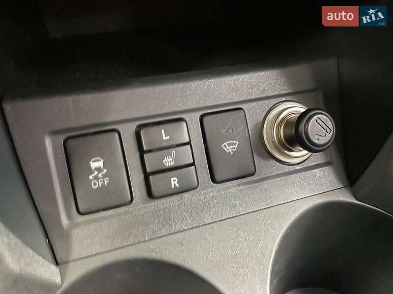 Позашляховик / Кросовер Toyota RAV4 2011 в Києві фото 32 Позашляховик / Кросовер Toyota RAV4 2011 в Києві