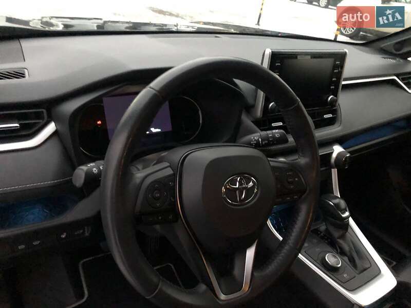 Внедорожник / Кроссовер Toyota RAV4 2020 в Киеве