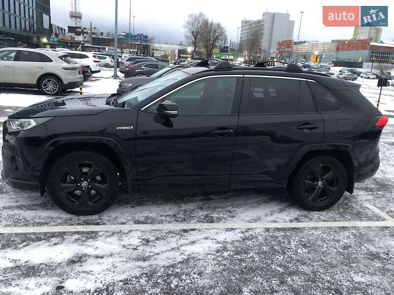 Внедорожник / Кроссовер Toyota RAV4 2020 в Киеве