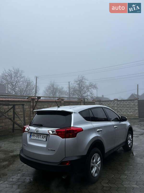 Внедорожник / Кроссовер Toyota RAV4 2013 в Раздельной