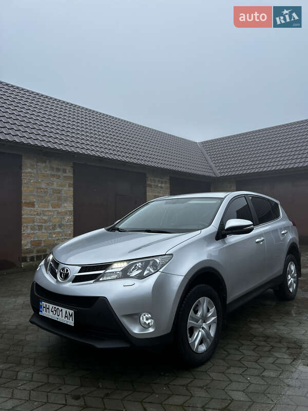 Внедорожник / Кроссовер Toyota RAV4 2013 в Раздельной
