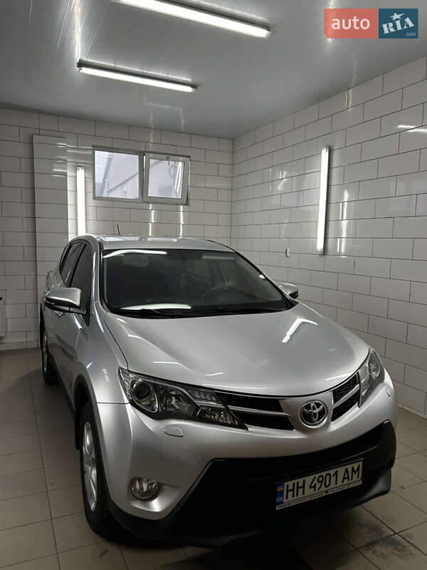 Внедорожник / Кроссовер Toyota RAV4 2013 в Раздельной