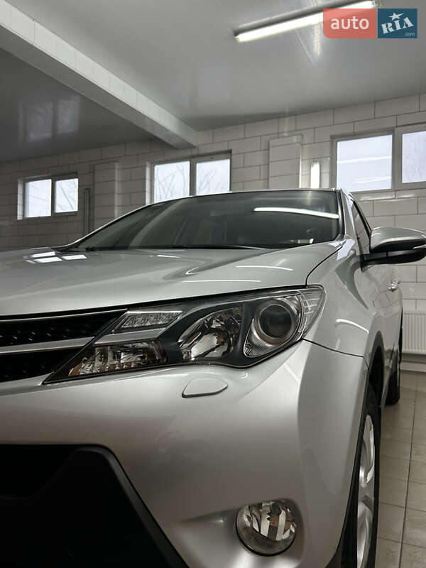 Внедорожник / Кроссовер Toyota RAV4 2013 в Раздельной