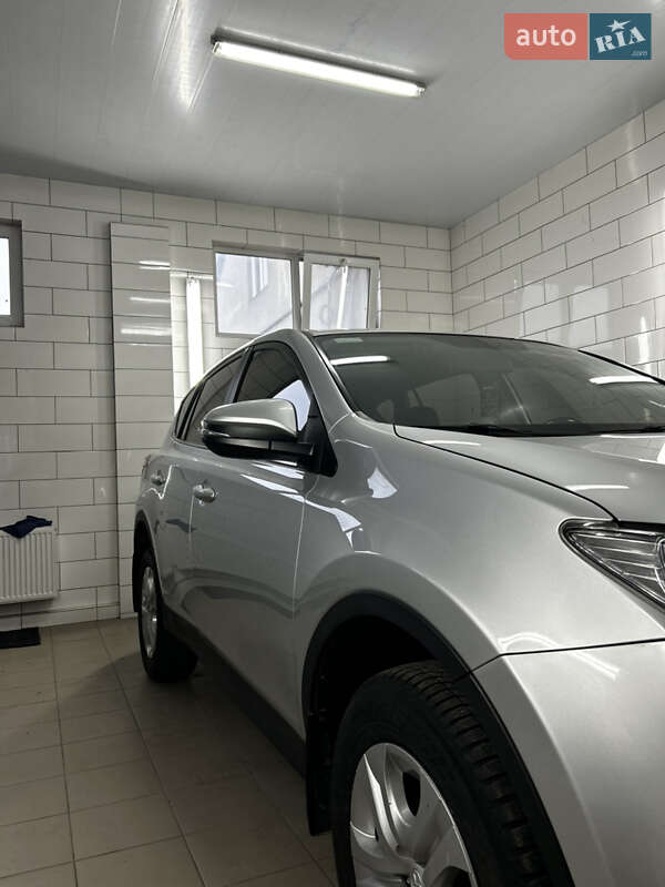 Внедорожник / Кроссовер Toyota RAV4 2013 в Раздельной