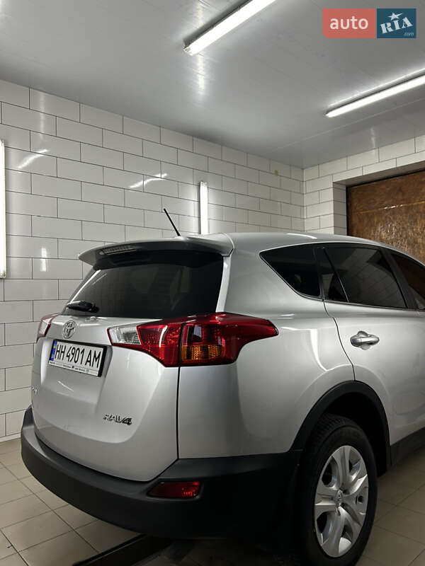 Внедорожник / Кроссовер Toyota RAV4 2013 в Раздельной