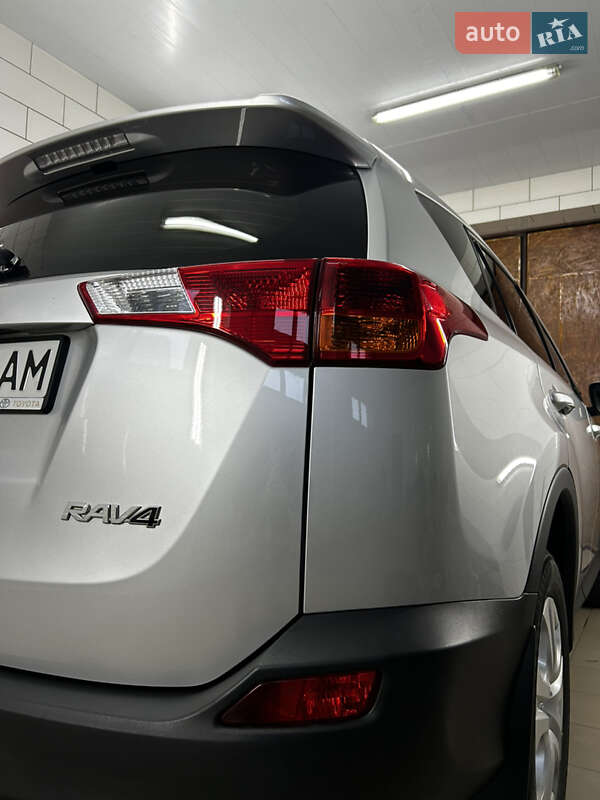 Внедорожник / Кроссовер Toyota RAV4 2013 в Раздельной