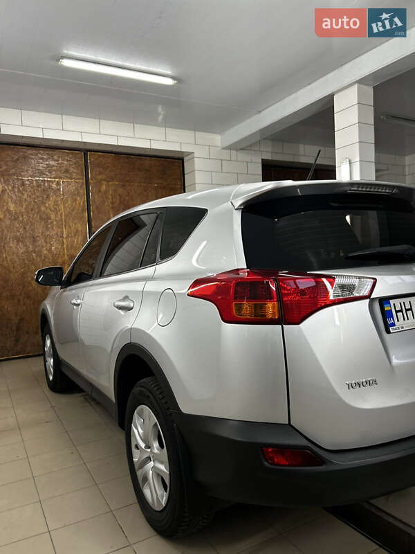 Внедорожник / Кроссовер Toyota RAV4 2013 в Раздельной