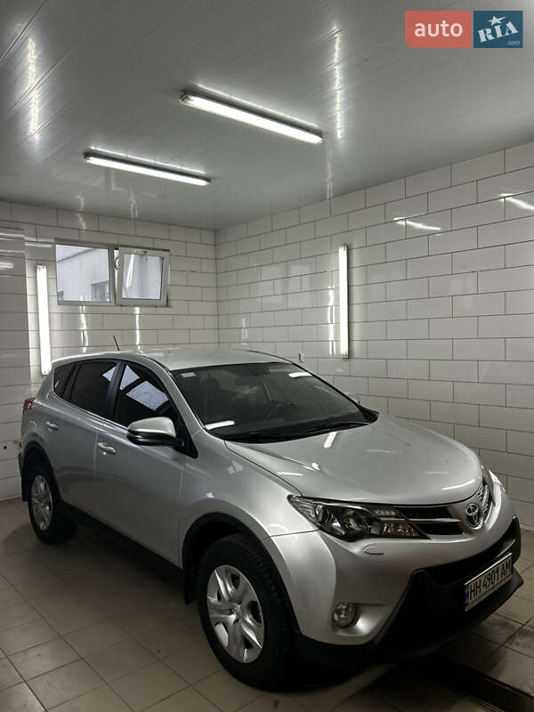 Внедорожник / Кроссовер Toyota RAV4 2013 в Раздельной