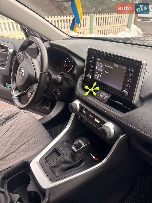 Позашляховик / Кросовер Toyota RAV4 2021 в Кривому Розі