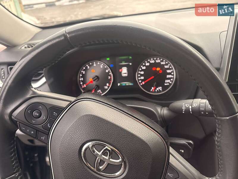 Позашляховик / Кросовер Toyota RAV4 2021 в Кривому Розі