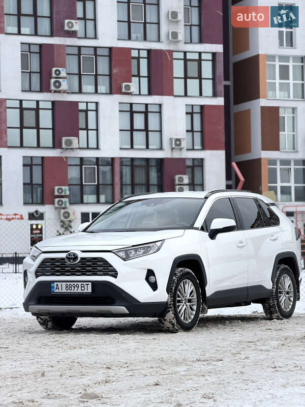 Позашляховик / Кросовер Toyota RAV4 2020 в Києві