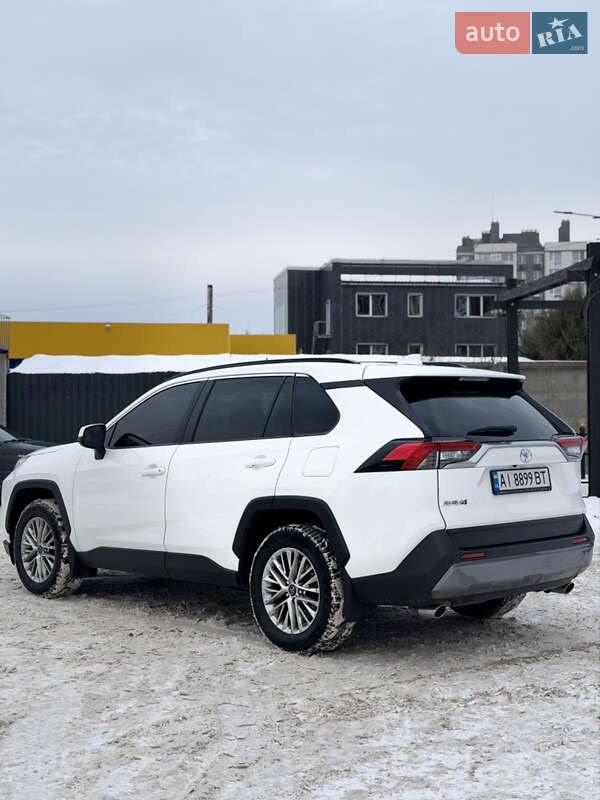 Позашляховик / Кросовер Toyota RAV4 2020 в Києві