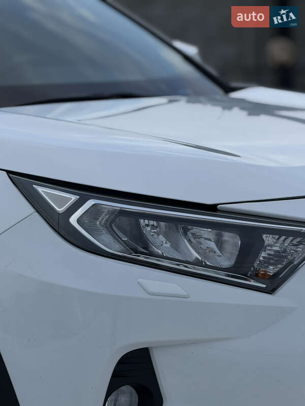 Позашляховик / Кросовер Toyota RAV4 2020 в Києві