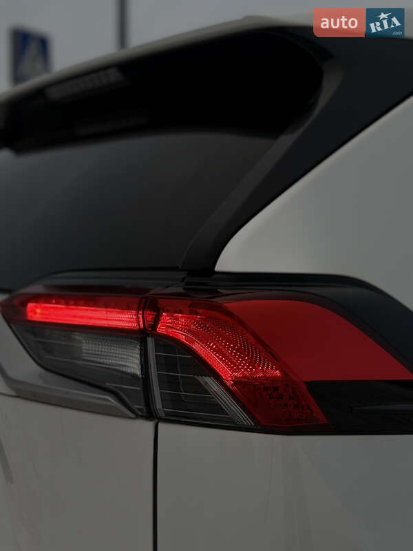 Позашляховик / Кросовер Toyota RAV4 2020 в Києві