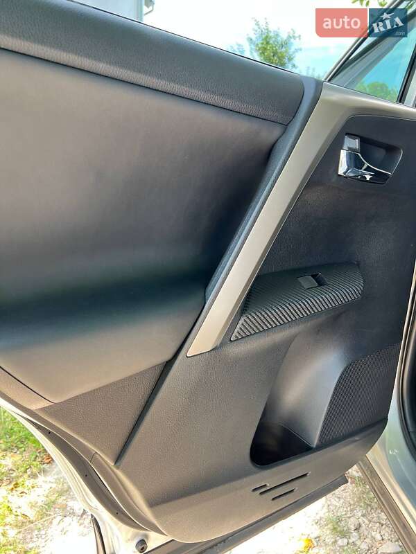 Внедорожник / Кроссовер Toyota RAV4 2015 в Шептицькому