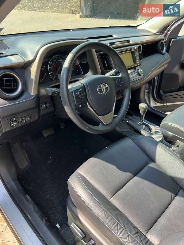 Внедорожник / Кроссовер Toyota RAV4 2015 в Шептицькому