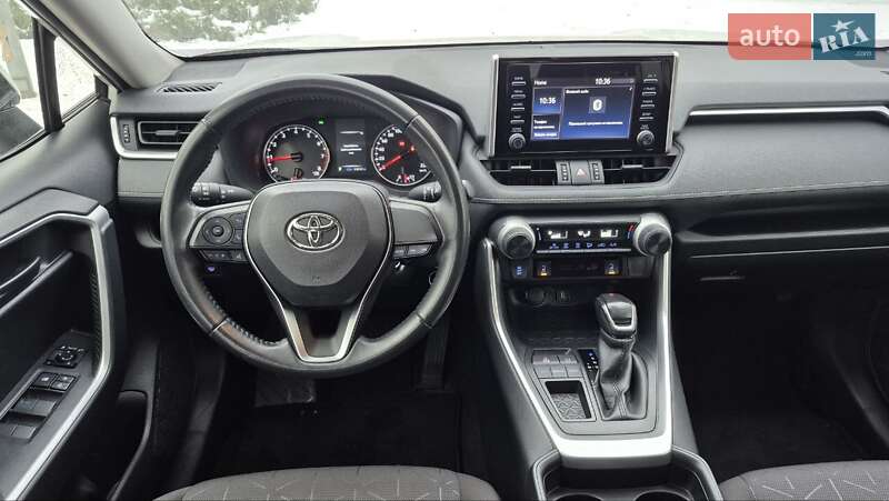Позашляховик / Кросовер Toyota RAV4 2021 в Черкасах