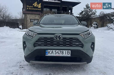 Позашляховик / Кросовер Toyota RAV4 2022 в Рівному