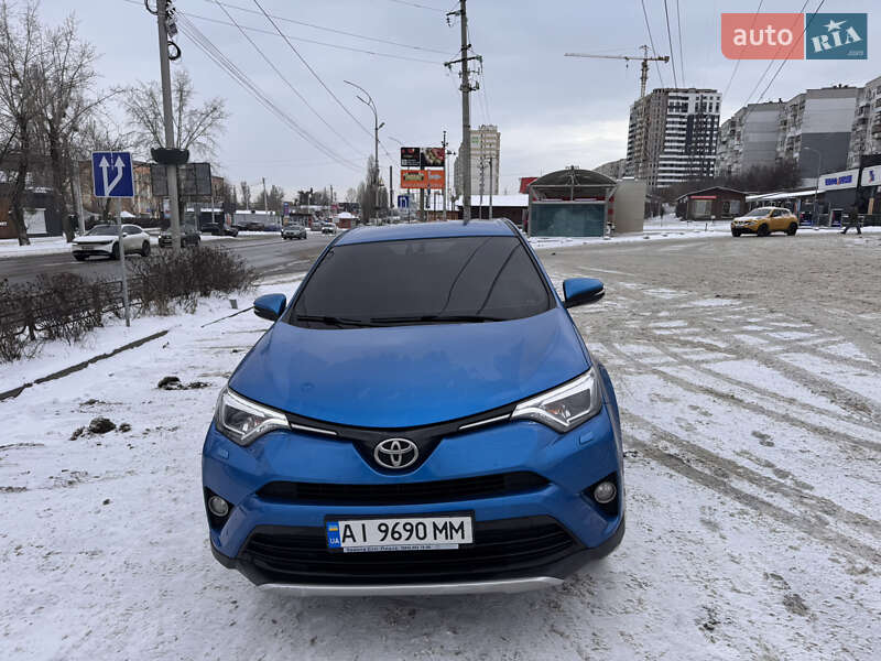 Внедорожник / Кроссовер Toyota RAV4 2016 в Киеве