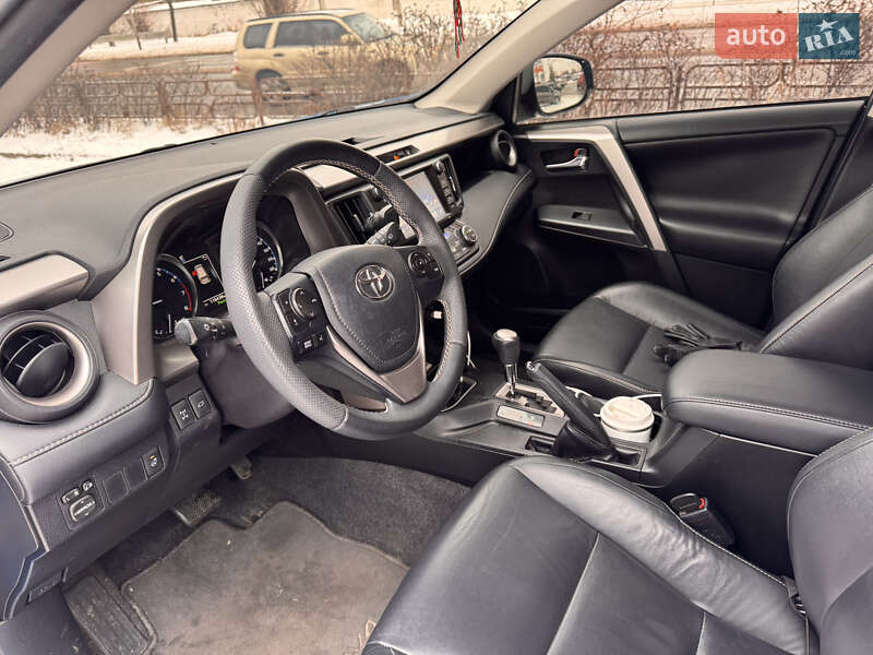 Внедорожник / Кроссовер Toyota RAV4 2016 в Киеве