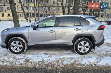 Внедорожник / Кроссовер Toyota RAV4 2021 в Киеве