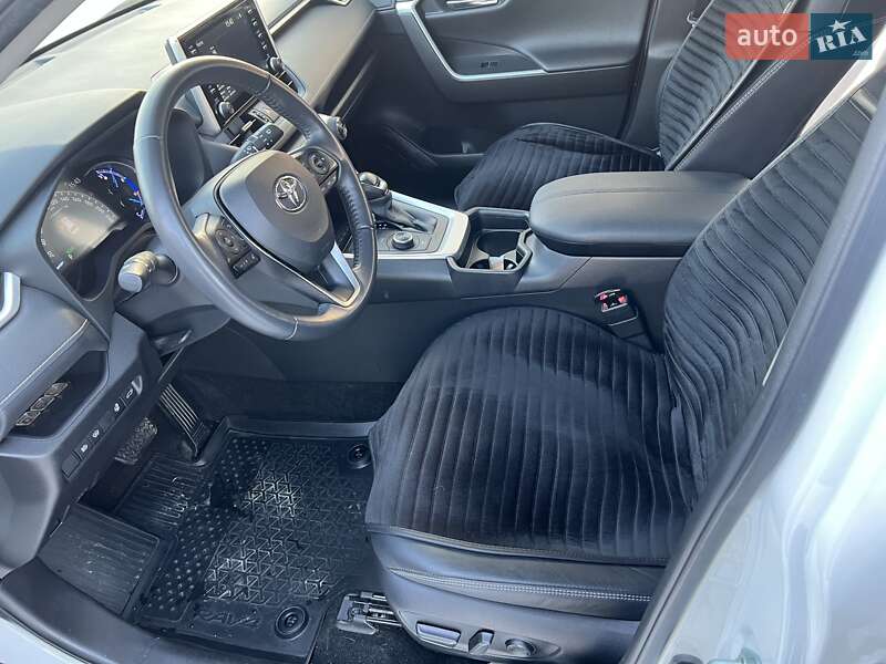 Внедорожник / Кроссовер Toyota RAV4 2021 в Киеве