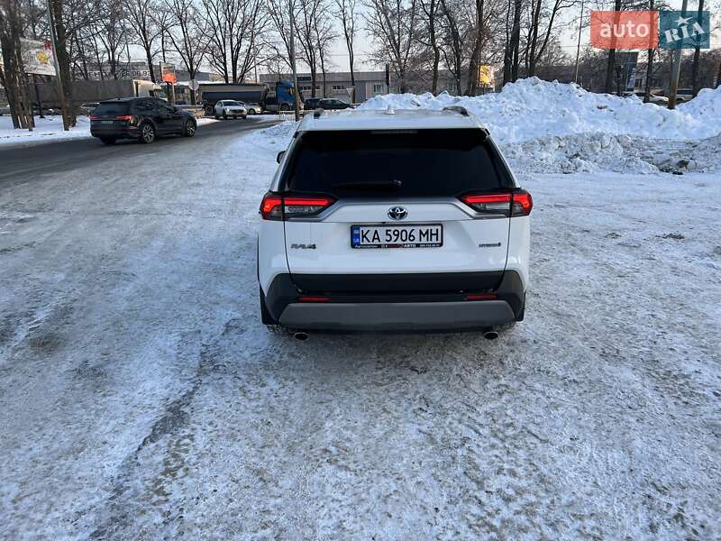 Внедорожник / Кроссовер Toyota RAV4 2021 в Киеве