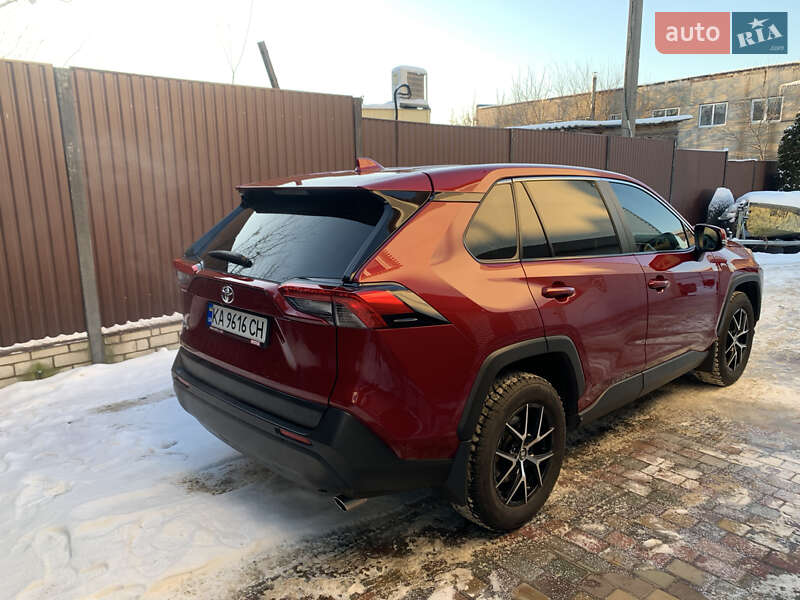 Внедорожник / Кроссовер Toyota RAV4 2019 в Киеве