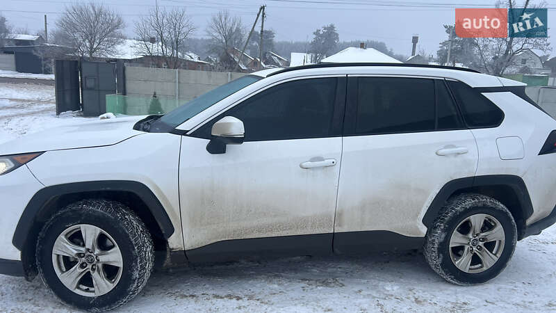 Внедорожник / Кроссовер Toyota RAV4 2020 в Мерефа