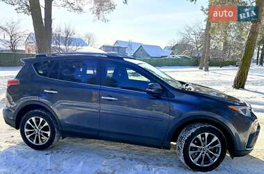 Внедорожник / Кроссовер Toyota RAV4 2017 в Чернигове