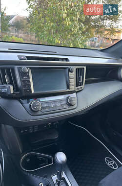 Позашляховик / Кросовер Toyota RAV4 2017 в Дніпрі