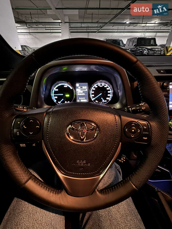 Внедорожник / Кроссовер Toyota RAV4 2017 в Киеве