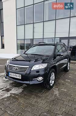 Внедорожник / Кроссовер Toyota RAV4 2010 в Хусте
