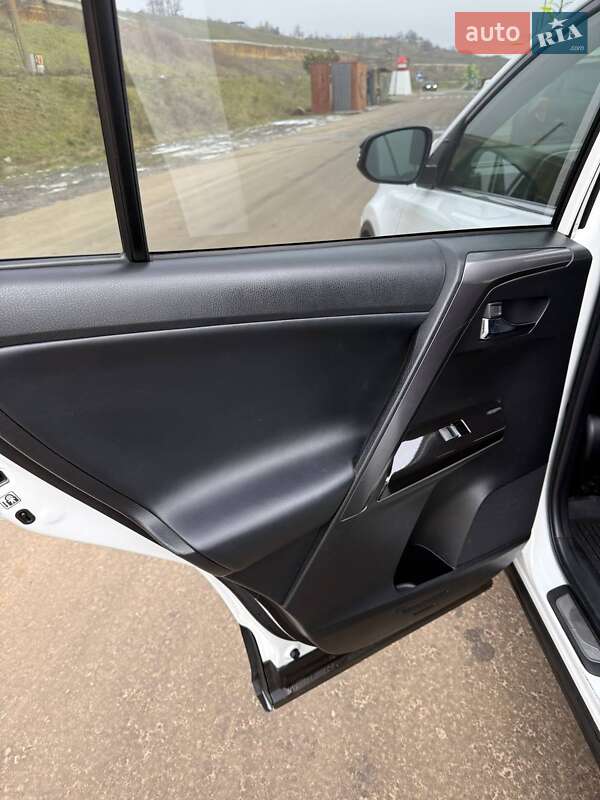 Внедорожник / Кроссовер Toyota RAV4 2017 в Одессе