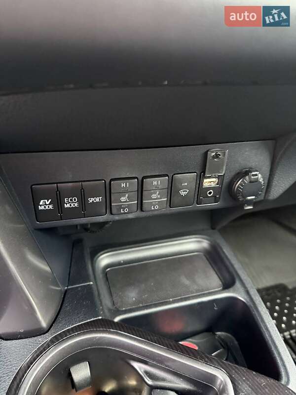 Внедорожник / Кроссовер Toyota RAV4 2017 в Одессе