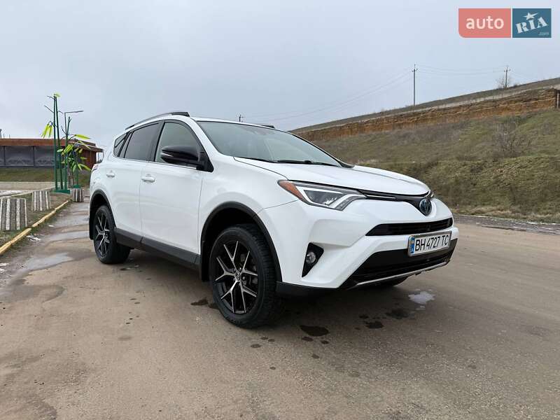 Внедорожник / Кроссовер Toyota RAV4 2017 в Одессе